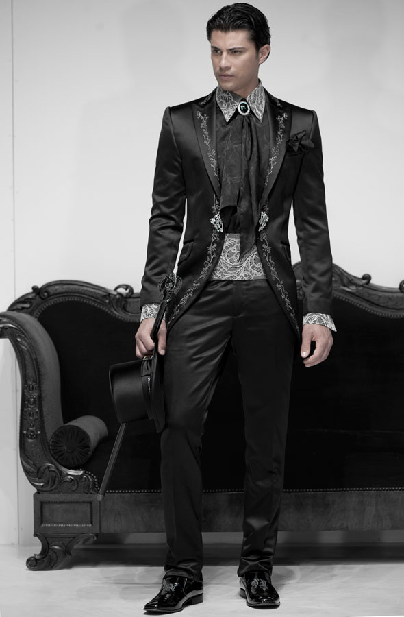 ONGala 433 - Traje italiano raso negro bordado negro plata