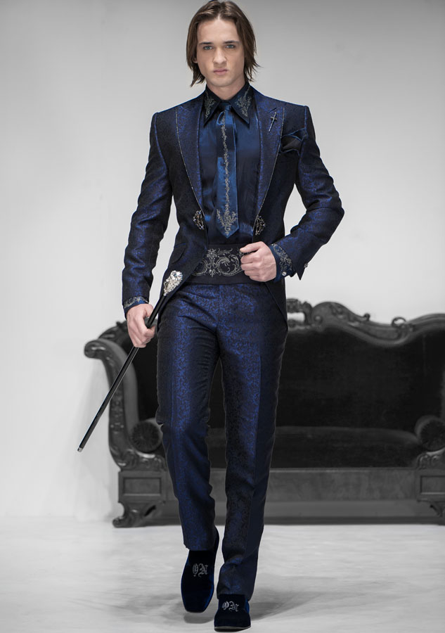 ONGala 436 - Traje brocado azúl con strass en solapa