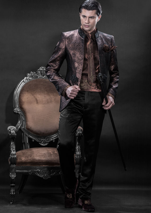 ONGala 424 - Chaqueta con pasamanería cuello cuello Mao brocada marrón
