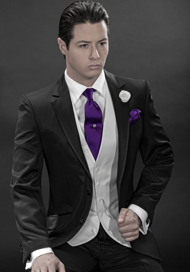 ONGala 317 - Traje para novio negro con corbata violeta