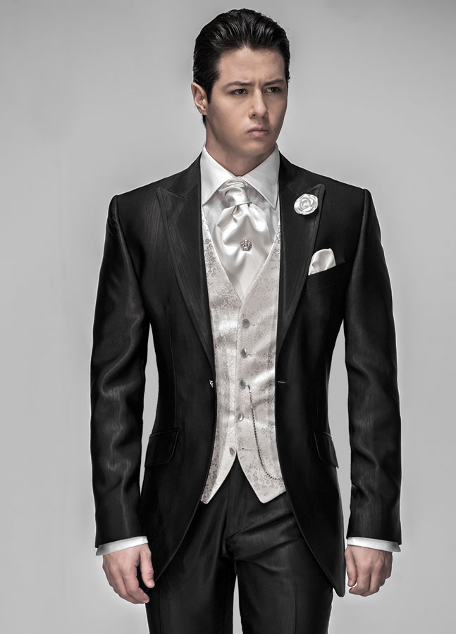 ONGala 340 - Traje para novio modelo semilevita en faille negro