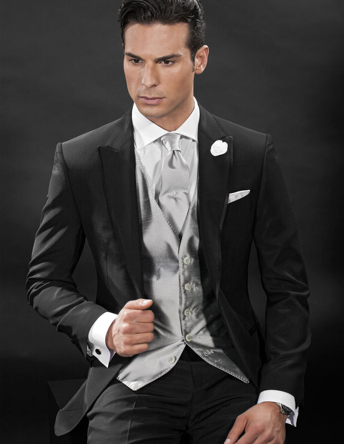 ONGala 330 - Esmoquin negro en acetato lana con chaleco en shantung gris