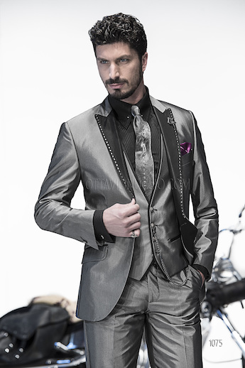 ONGala 1075 - Traje para novio gris con apliques en solapa