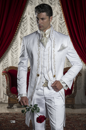 Trajes Barroco, trajes bordados y redingotes. Línea Barroco