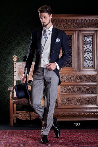 ONGala 1352 - Traje de novio azul oscuro, pantalón de rayas y chaleco cruzado marfil