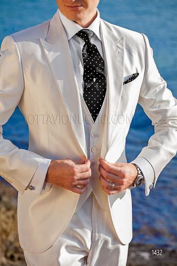 ONGala 1432 - Traje blanco en shantung de seda con chaleco a juego