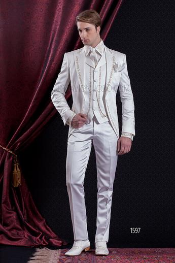 ONGala 1597 - Traje de novio barroco redingote raso blanco bordado oro