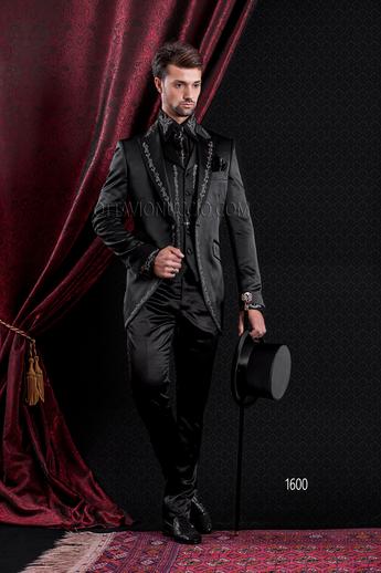 ONGala 1600 - Traje de novio barroco redingote raso negro con bordado plata