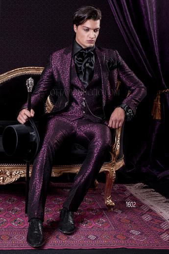 ONGala 1602 - Traje de novio barroco redingote damascado púrpura