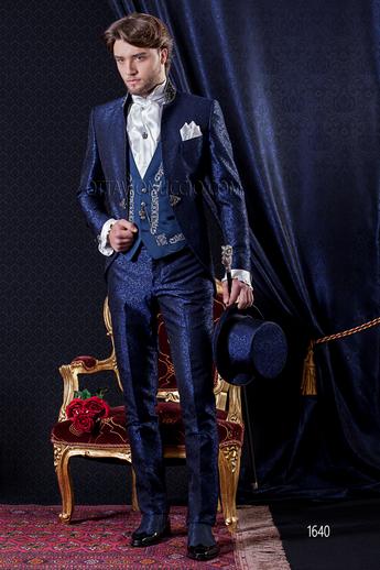 ONGala 1640 - Coreana redingote damascada azul con pasamanería strass