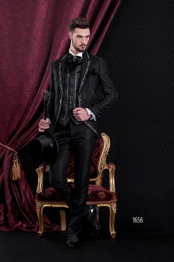 ONGala 1656 - Traje de novio gótico redingote damascado negro con bordado plata