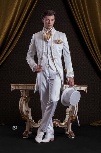 ONGala 1657 - Traje barroco redingote larga de raso blanco con bordado oro