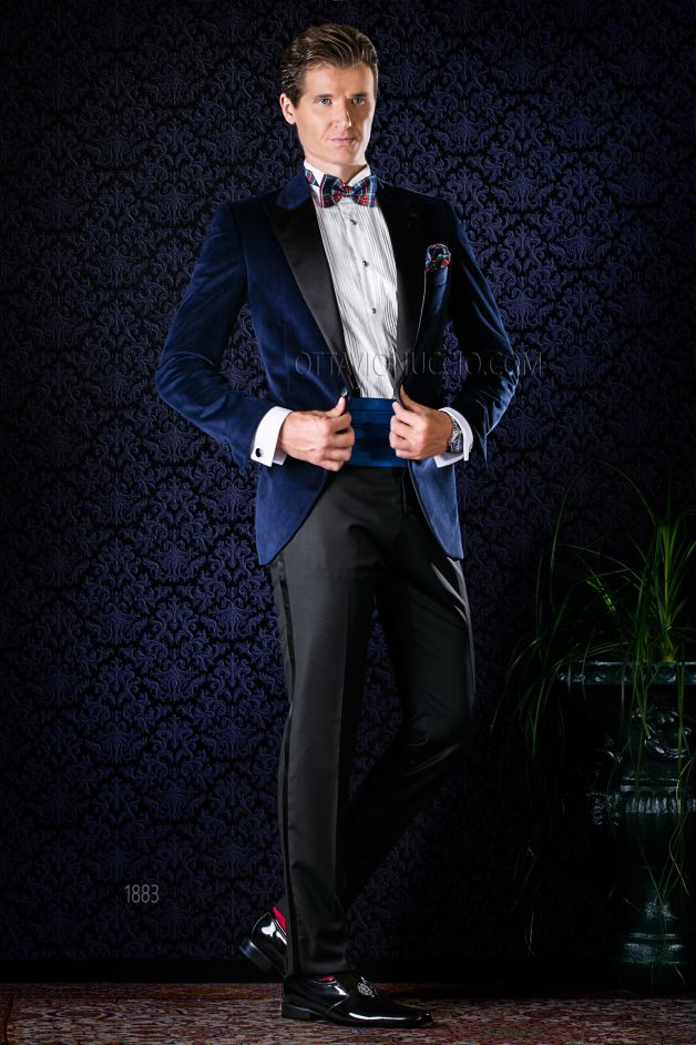 ONGala 1883 - Esmoquin azul de terciopelo con solapa de raso