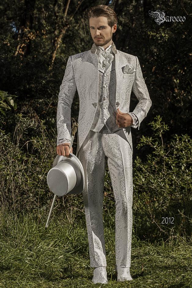 ONGala 2012 - Traje levita barroco de novio vintage gris perla brocado, cuello Mao con pedrería