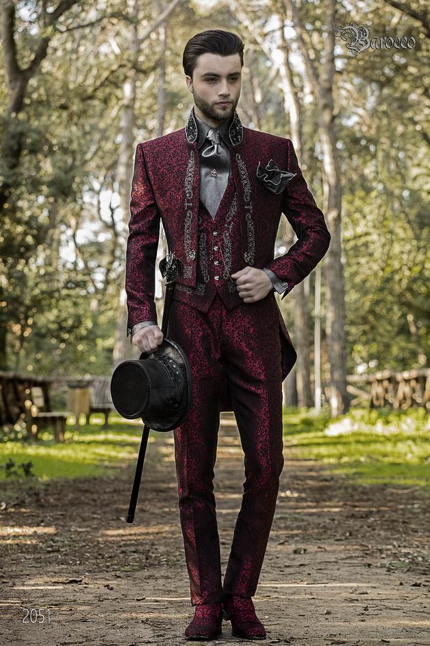 ONGala 2051 - Frac brocado rojo cuello mao de novio estilo barroco con bordados plateados