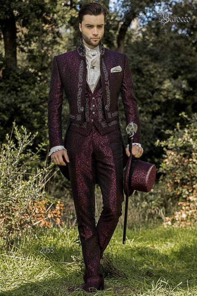 ONGala 2053 - Traje italiano brocado morado de novio barroco, frac cuello mao con bordados plateados