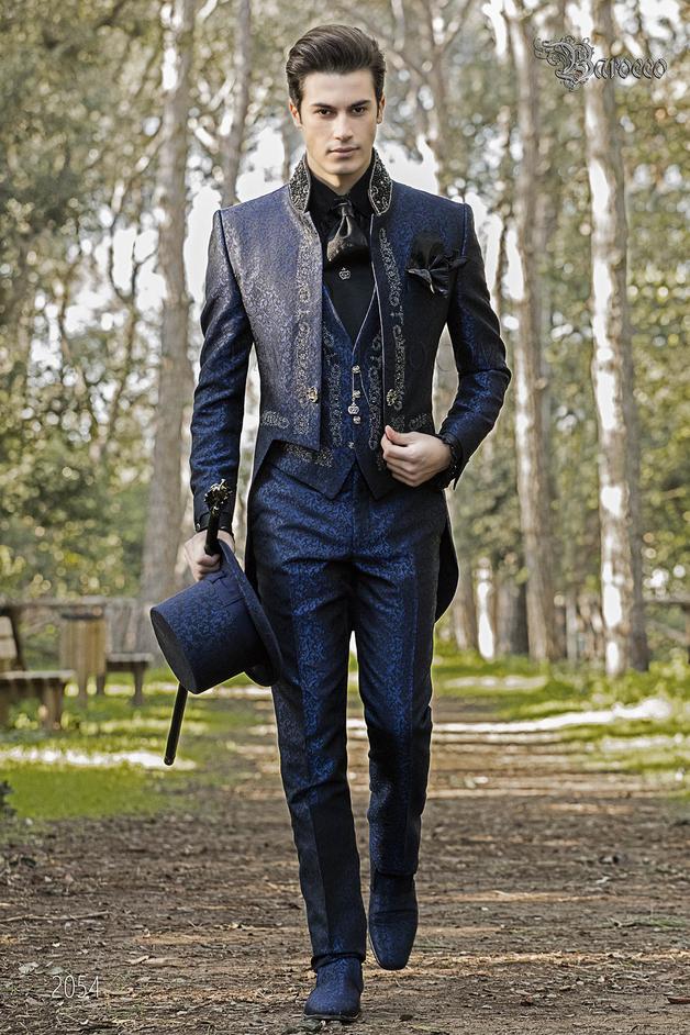 ONGala 2054 - Traje italiano brocado azul de novio barroco, frac cuello mao con bordados plateados