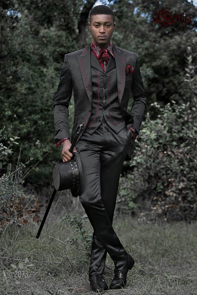 ONGala 2073 - Traje italiano estilo Gótico raso negro de novio, bordados rojo