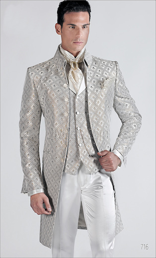 Trajes Barroco, trajes bordados y redingotes. Línea Barroco